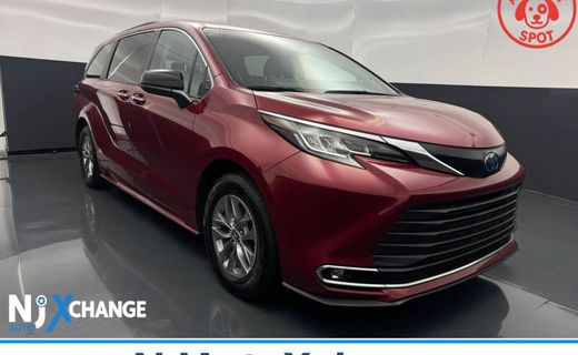2023 Toyota Sienna XLE