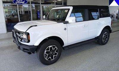 2024 Ford Bronco Outer Banks