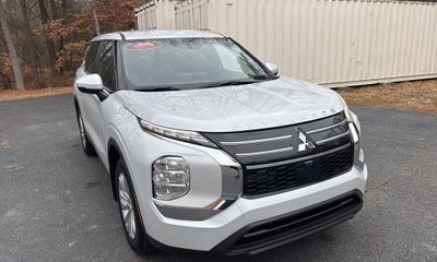 2026 Mitsubishi Outlander ES