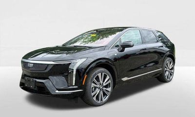 2025 Cadillac Optiq Luxury 2