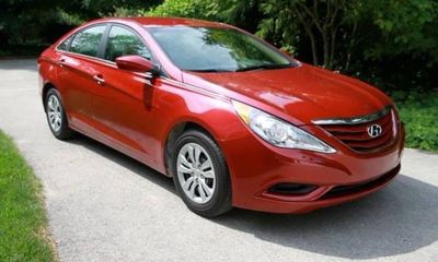 2011 Hyundai Sonata Middle Level