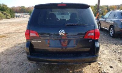 2010 Volkswagen Routan SE