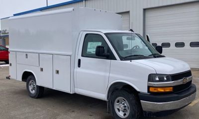 2025 Chevrolet Express 3500 Cutaway 139