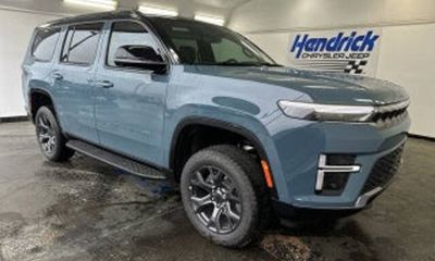 2025 Jeep Wagoneer Base
