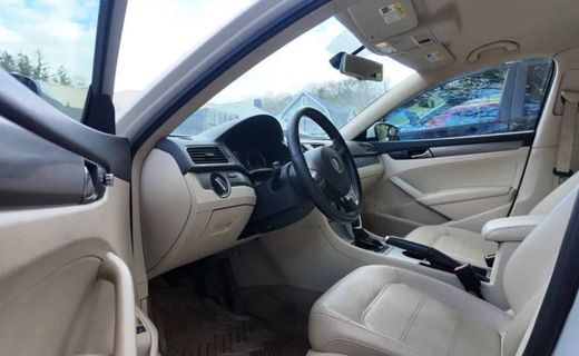 2014 Volkswagen Passat SE