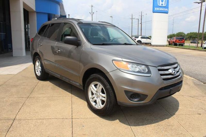2012 Hyundai Santa FE — a typically priced live listing