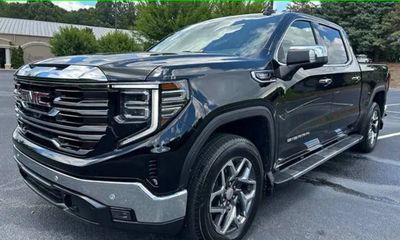 2025 GMC Sierra SLT