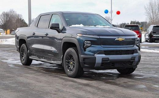 2025 Chevrolet Silverado LT