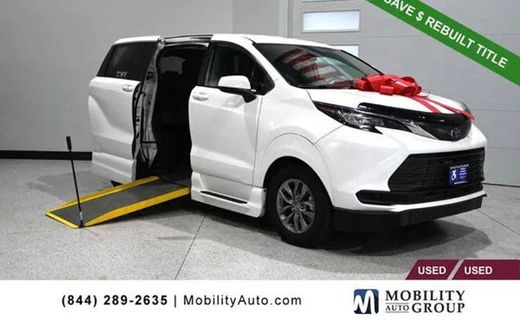 2022 Toyota Sienna LE