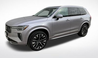 2026 Volvo XC90 Plus Bright