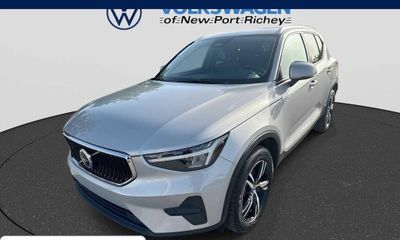 2023 Volvo XC40 Core Bright Theme