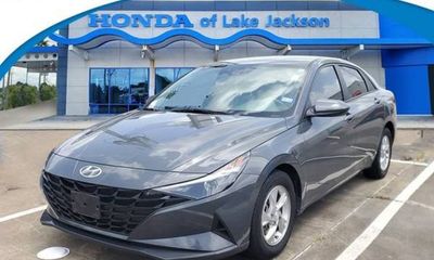 2023 Hyundai Elantra SE