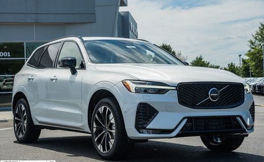 2026 Volvo XC60 Plus Dark