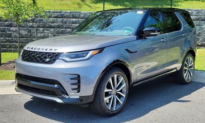 2025 Land Rover Discovery P360 Dynamic SE