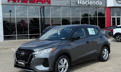 2025 Nissan Kicks Play S
