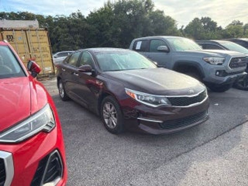 2017 Kia Optima — a typically priced live listing