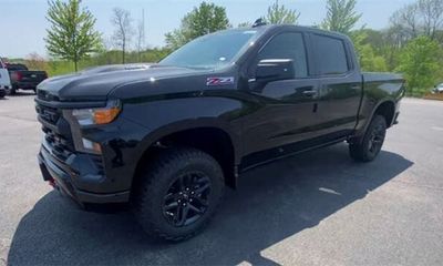 2023 Chevrolet Silverado Trail Boss Custom
