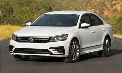 2018 Volkswagen Passat S R Line