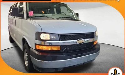 2025 Chevrolet Express LT