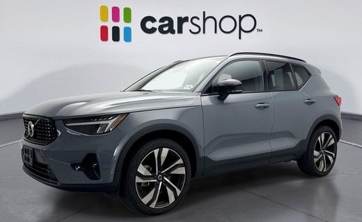 2023 Volvo XC40 Plus Dark