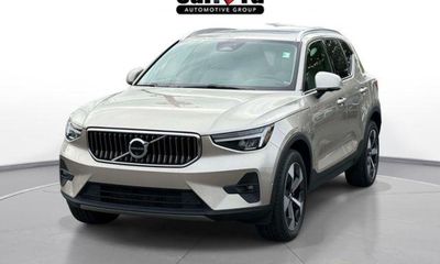 2024 Volvo XC40 Plus Bright
