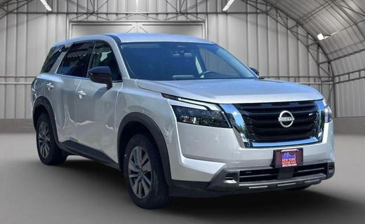 2025 Nissan Pathfinder S