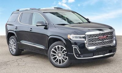 2023 GMC Acadia Denali