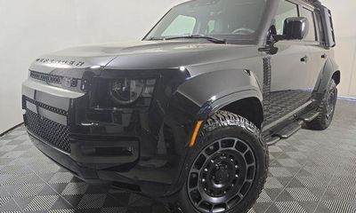 2026 Land Rover Defender Octa Black