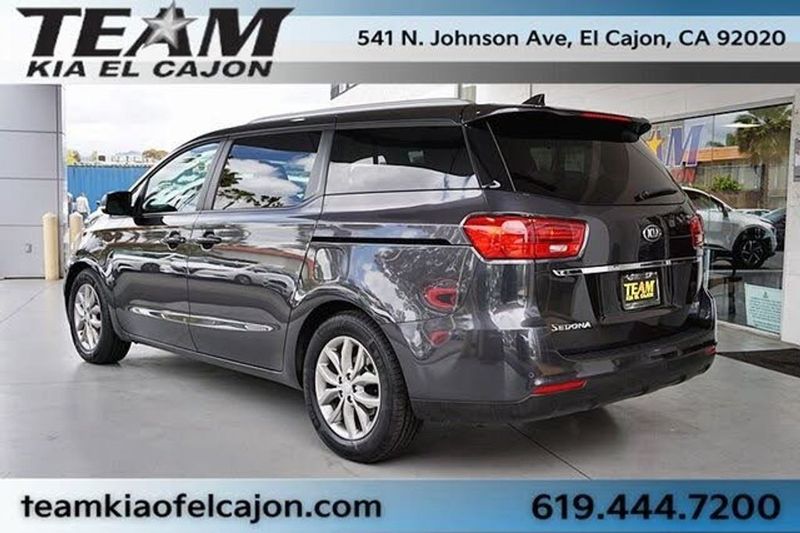 2021 Kia Sedona — a typically priced live listing