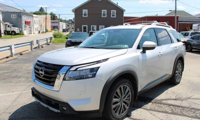 2022 Nissan Pathfinder SL