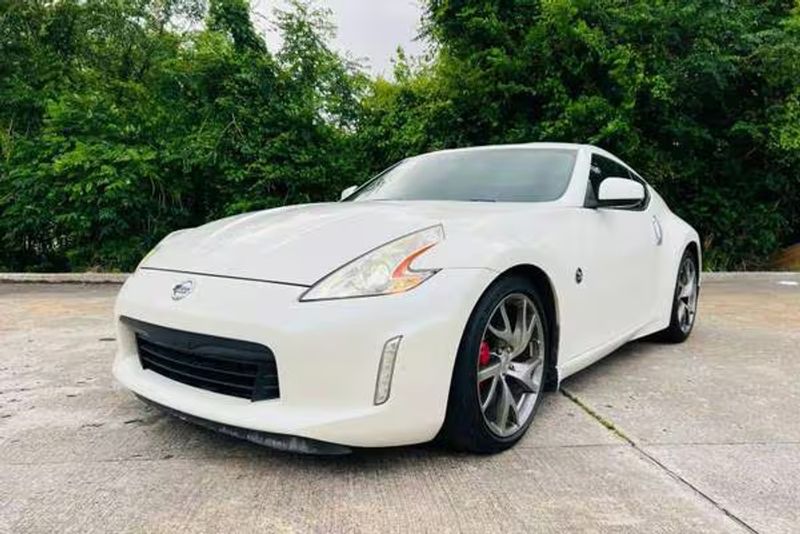 2017 Nissan 370Z — a typically priced live listing