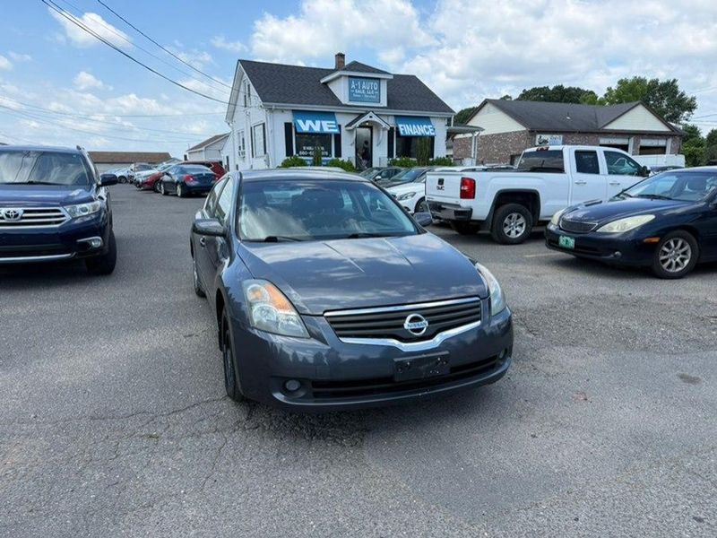 2008 Nissan Altima — a typically priced live listing