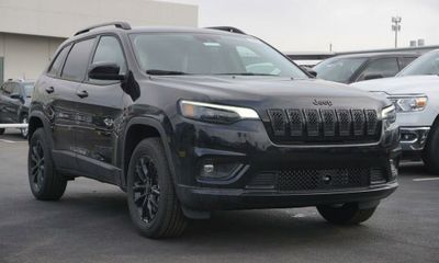2023 Jeep Cherokee Altitude LUX
