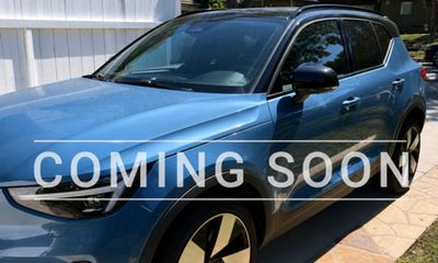 2023 Volvo XC40 Ultimate Dark