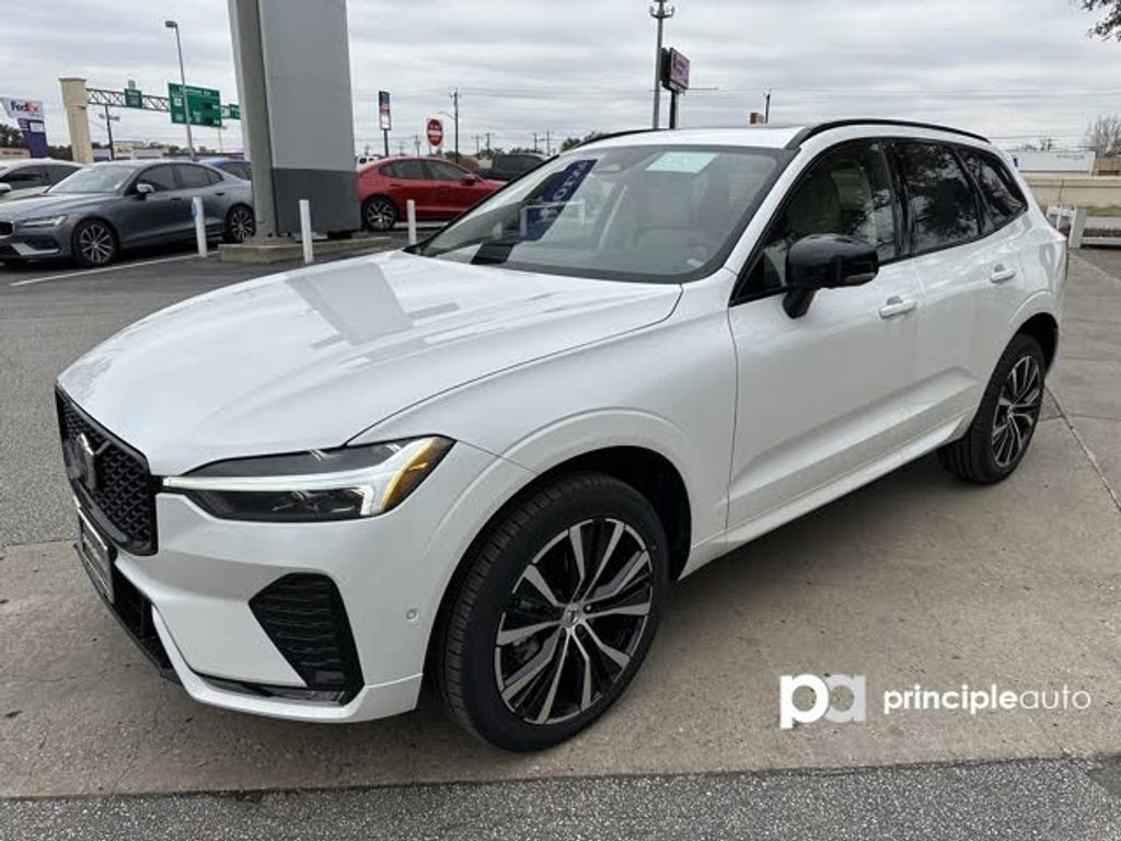 2023 Volvo XC60 Plus Dark
