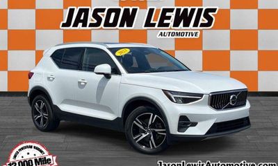 2023 Volvo XC40 Plus Bright