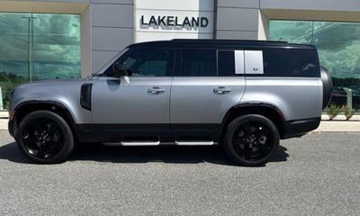 2024 Land Rover Defender 130 X Dynamic