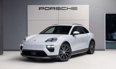 2026 Porsche Macan 4