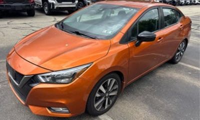 2021 Nissan Versa SR