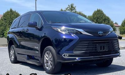 2021 Toyota Sienna XLE Plus Package