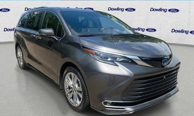 2024 Toyota Sienna Platinum