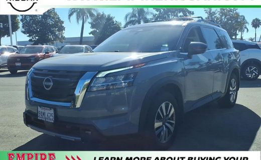 2022 Nissan Pathfinder SL