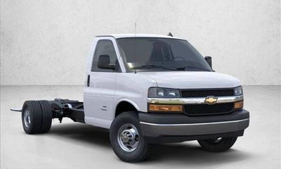 2025 Chevrolet Express 3500 Cutaway 159