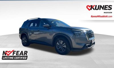 2024 Nissan Pathfinder SV