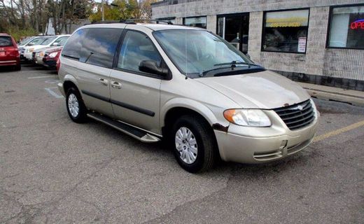 2005 Chrysler Town AND Country