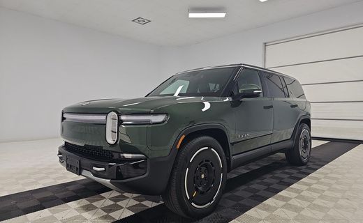 2025 Rivian R1S Adventure