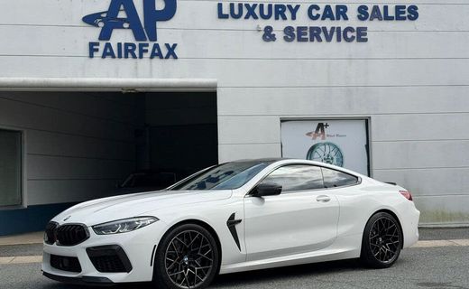 2022 BMW M8