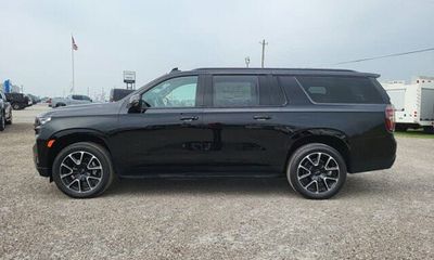 2024 Chevrolet Suburban RST