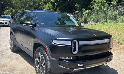 2023 Rivian R1S Adventure