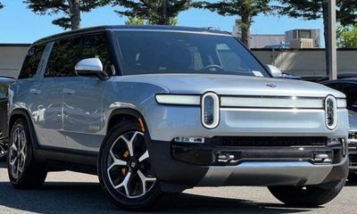 2024 Rivian R1S Adventure